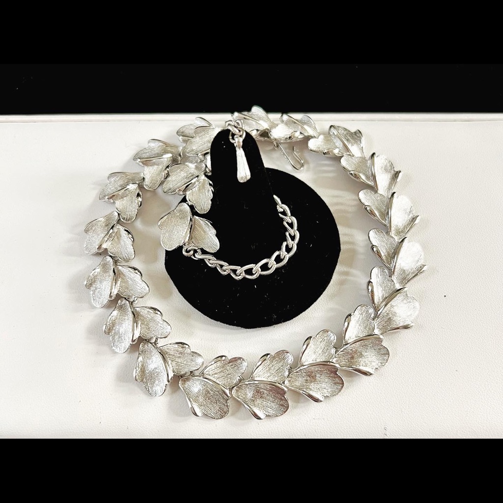 Vintage Judy Lee Signed Silver Tone Leaf Design Necklace 145$